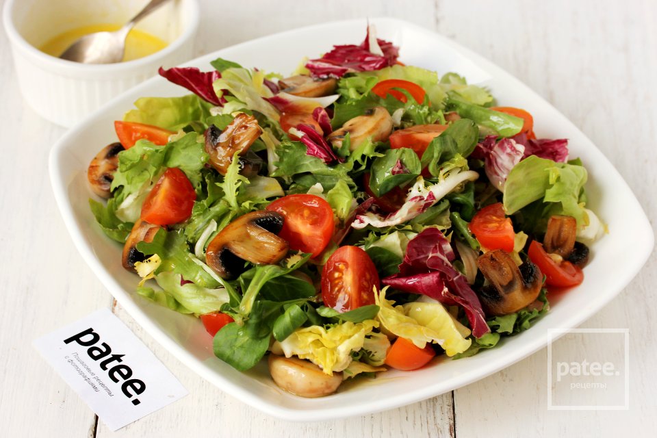 Микс-салат с помидорами черри и шампиньонами - Шаг 8