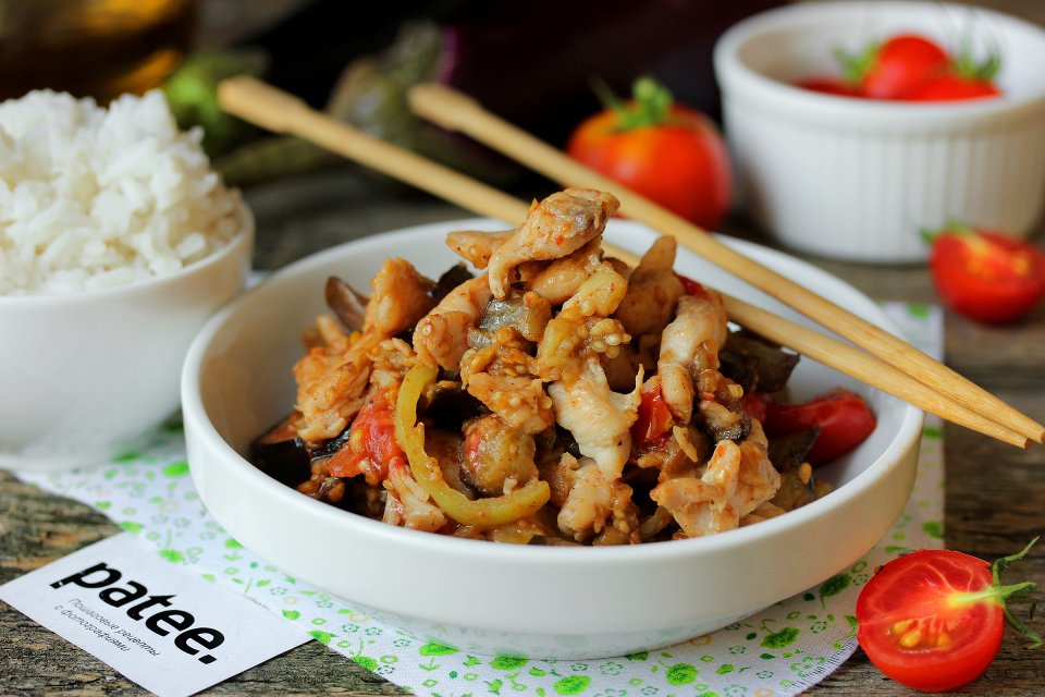 куриное филе в устричном соусе. курица с овощами с устричным соусом. тофу в устричном соусе. курица с овощами с устричным соусом. блюда с устричным соусом.