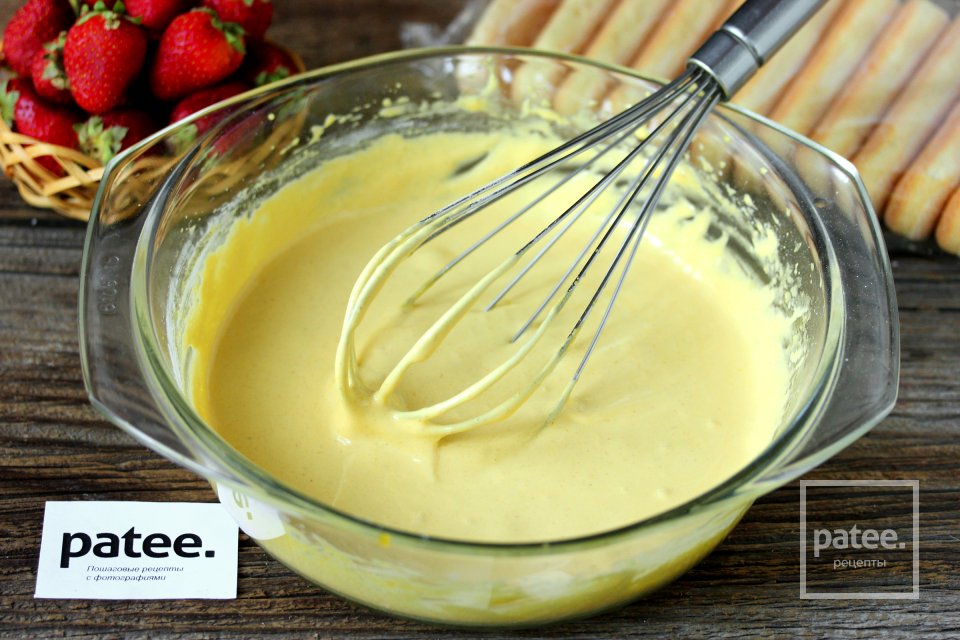 Крем Пломбир с клубникой и савоярди - Шаг 4