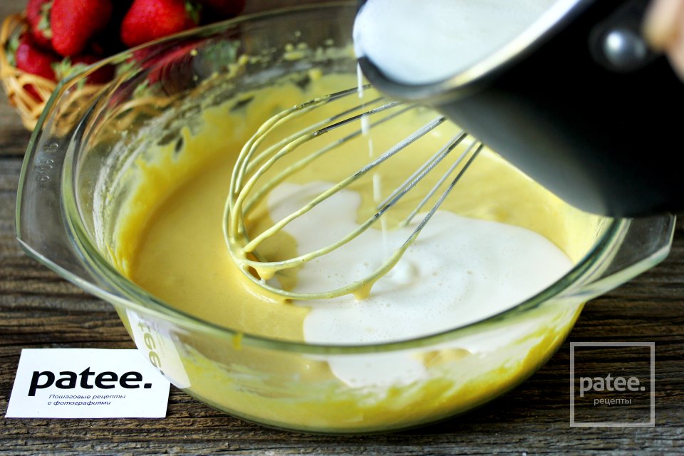 Крем Пломбир с клубникой и савоярди - Шаг 5