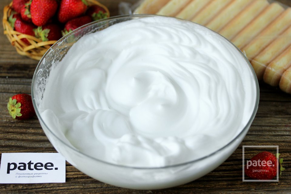 Крем Пломбир с клубникой и савоярди - Шаг 8