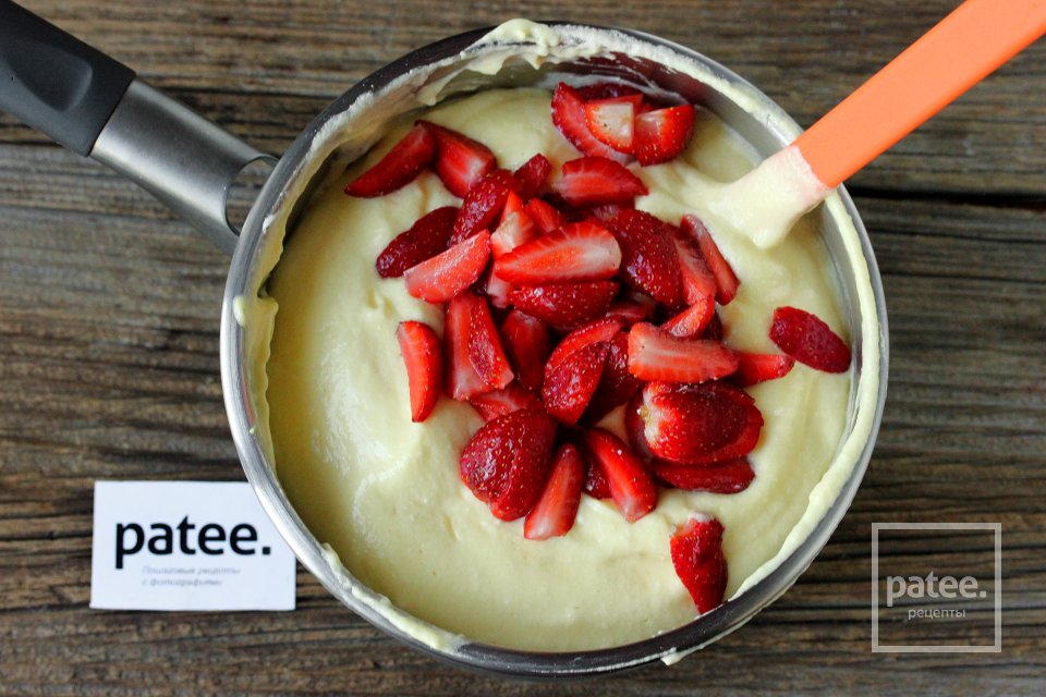 Крем Пломбир с клубникой и савоярди - Шаг 11