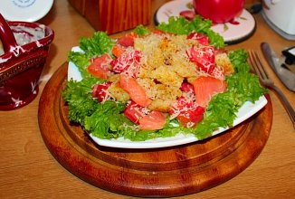 Цезарь с семгой и соусом