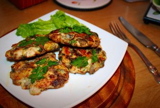 Куриные котлеты с грибами и сыром