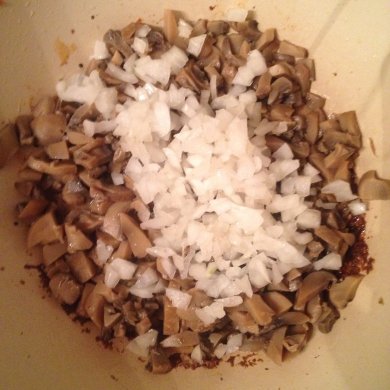 Куриные котлеты с грибами и сыром - Шаг 2