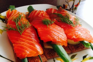 Бутерброд с красной рыбой