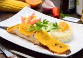 Камбала запеченная с мандаринами в пряном маринаде