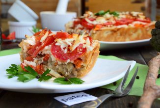 Открытый слоеный пирог с грибами