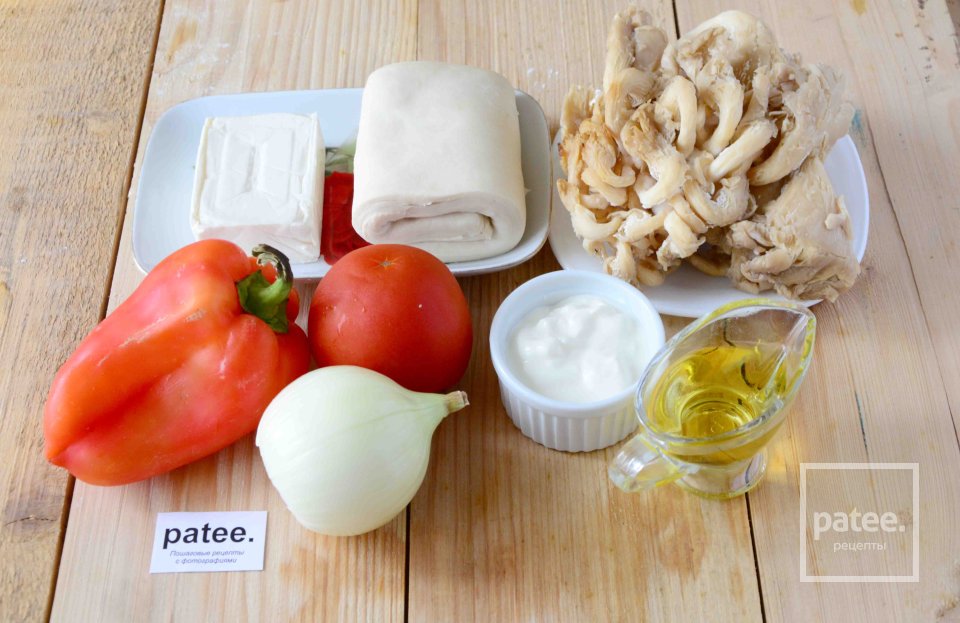 Открытый слоеный пирог с грибами - Шаг 1