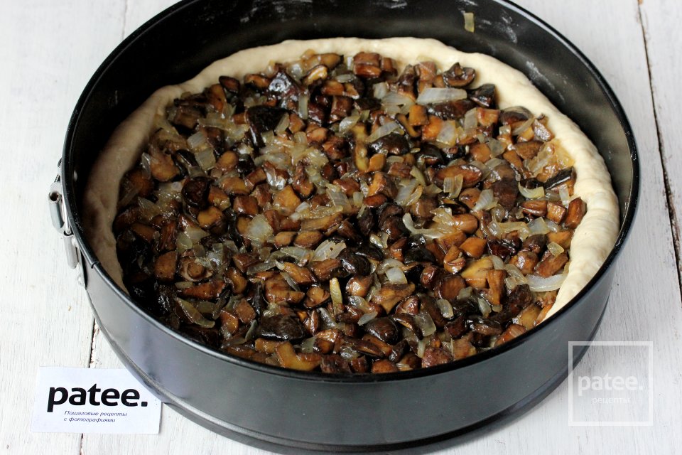 Пирог с белыми грибами - Шаг 14