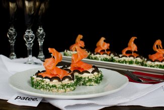 Бутерброды с форелью и сыром Алые паруса