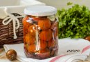 Маринованные помидоры с базиликом и чесноком