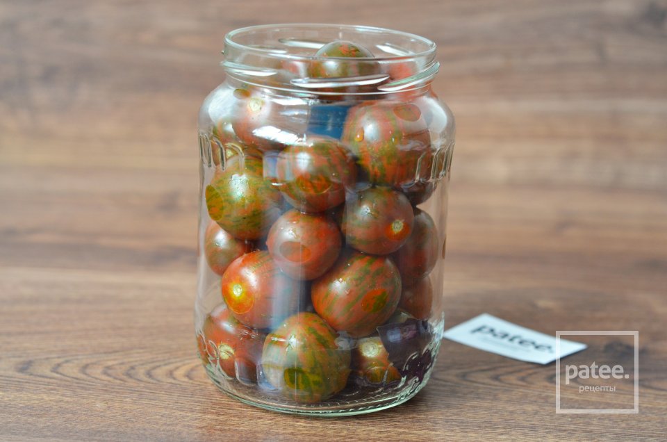 Маринованные помидоры с базиликом и чесноком - Шаг 4