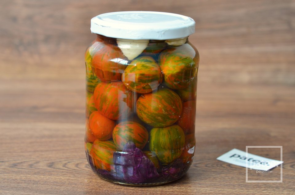 Маринованные помидоры с базиликом и чесноком - Шаг 9