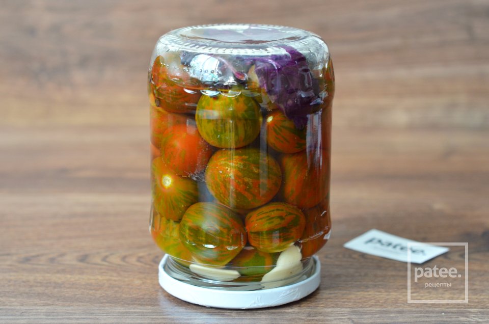 Маринованные помидоры с базиликом и чесноком - Шаг 10