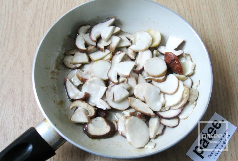 Борщ с индейкой и белыми грибами - Шаг 9