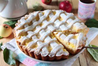 Яблочный пирог с пудинговым кремом