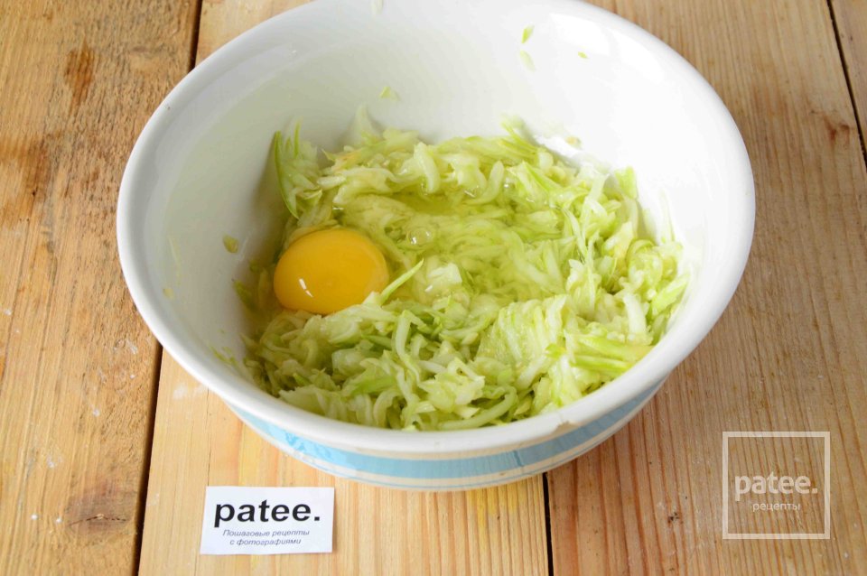 Кабачковые оладьи с кукурузой - Шаг 3