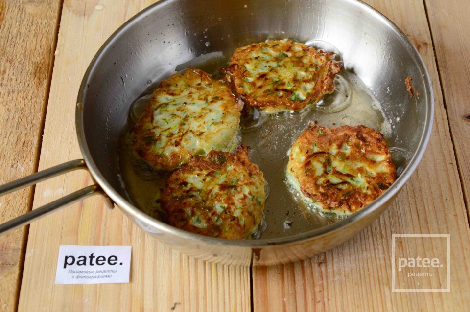 Кабачковые оладьи с кукурузой - Шаг 9