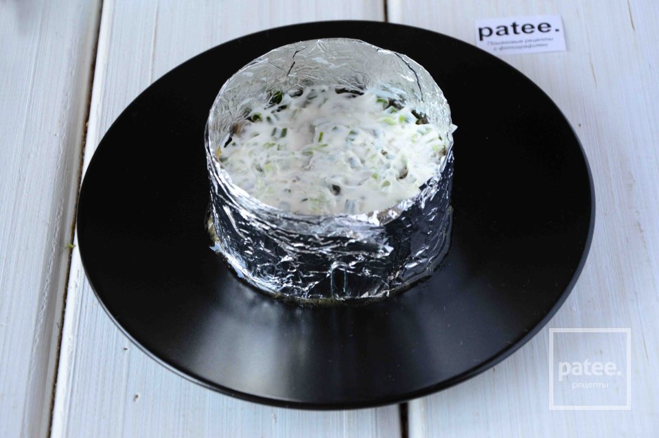 Теплый салат с грибами, плавленым сыром и огурцом - Шаг 9