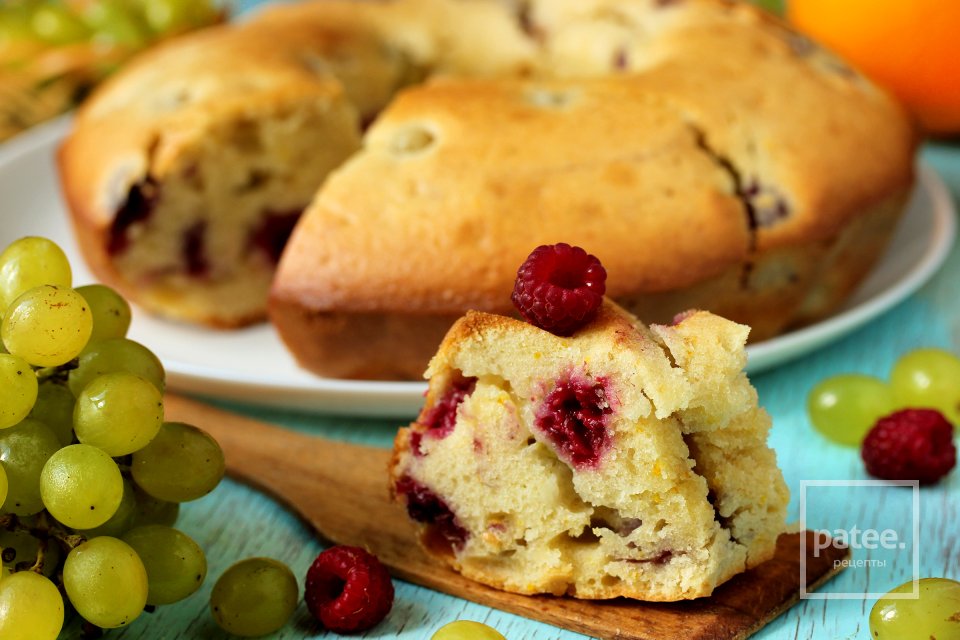 Апельсиновый кекс с виноградом и малиной - Шаг 14