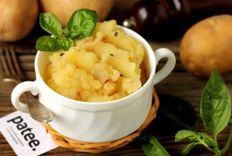 Картофельное пюре с салом и луком