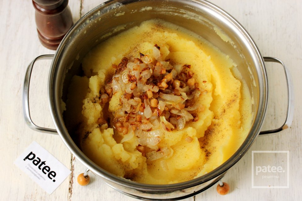 Картофельное пюре с салом и луком - Шаг 10