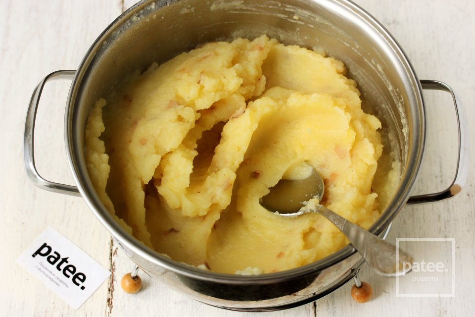 Картофельное пюре с салом и луком - Шаг 11