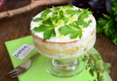 Слоеный салат с картофелем и печенью трески