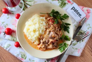 Лисички в сметане