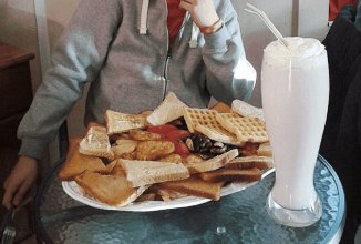 В британском кафе подают рекордный по калорийности завтрак