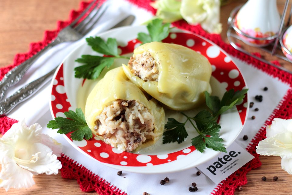 Перцы, фаршированные курицей и грибами в мультиварке