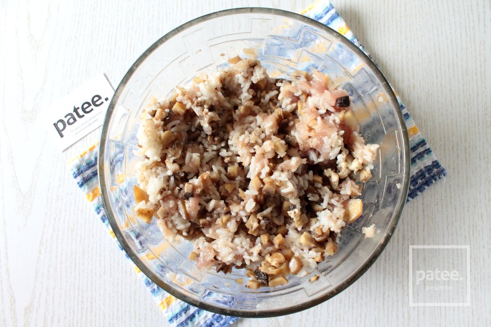 Перцы, фаршированные курицей и грибами в мультиварке - Шаг 6