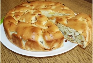 Шарлотка с яблоками и грецкими орехами