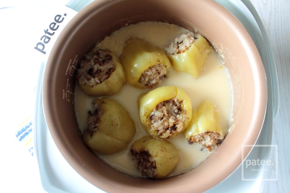 Перцы, фаршированные курицей и грибами в мультиварке - Шаг 10