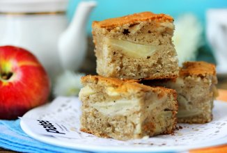 Яблочный пирог с корицей и коньяком