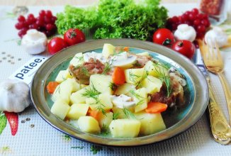 Свиные ребрышки с картофелем и грибами