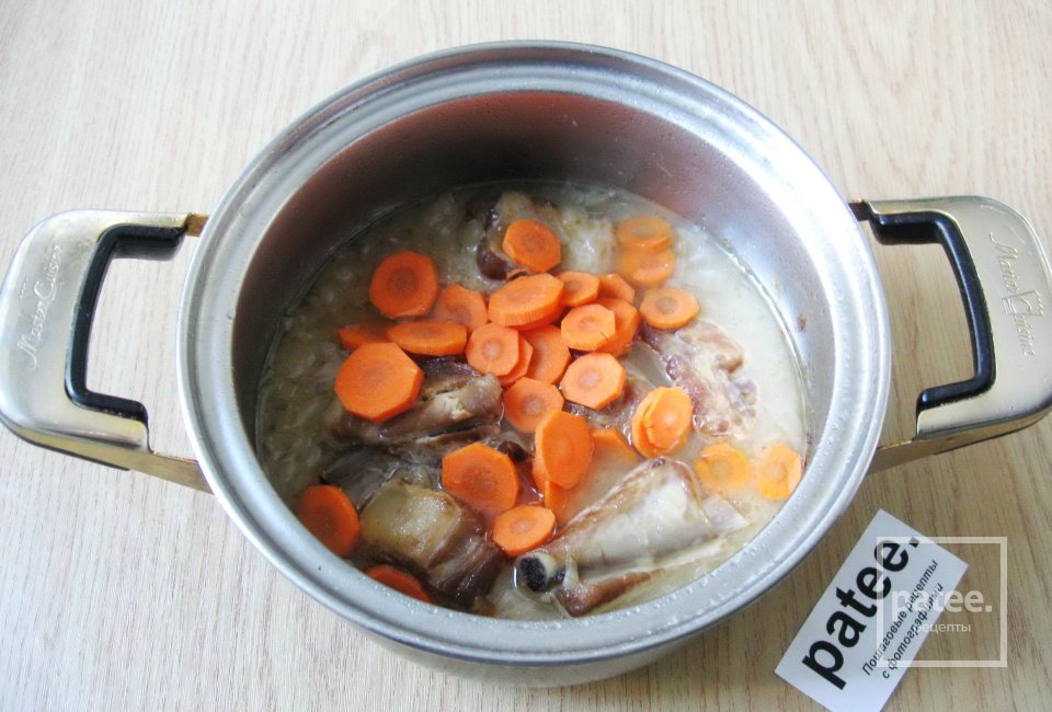 Свиные ребрышки с картофелем и грибами - Шаг 9