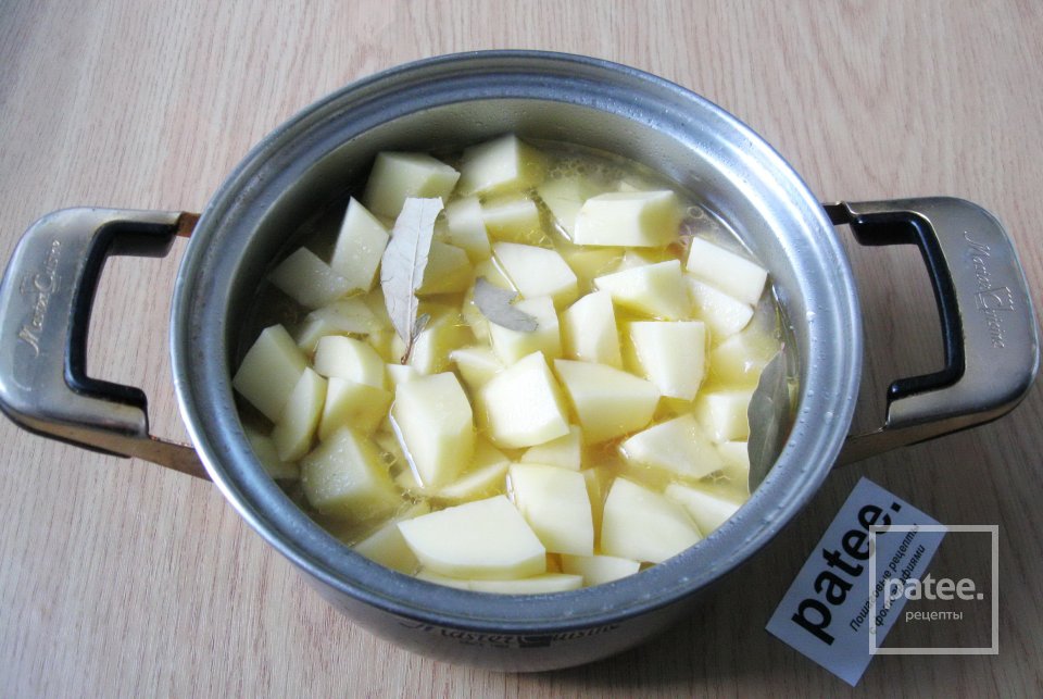 Свиные ребрышки с картофелем и грибами - Шаг 13