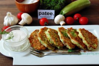 Кабачковые оладьи с ветчиной и грибами