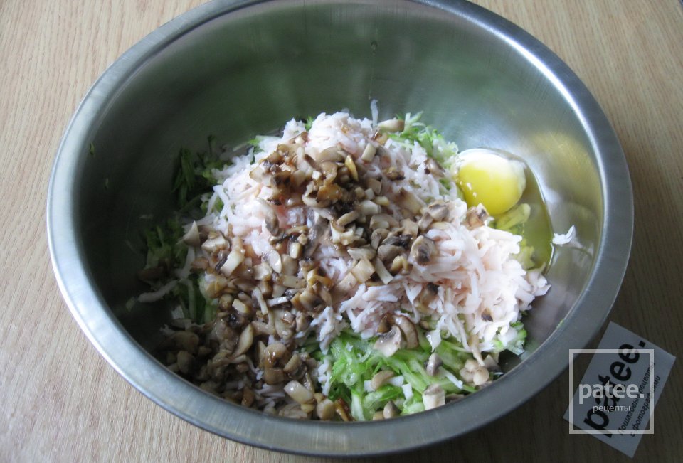 Кабачковые оладьи с ветчиной и грибами - Шаг 7