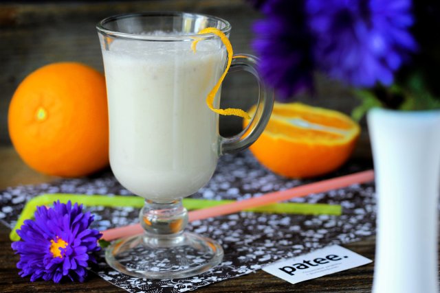 Бананово-апельсиновый молочный коктейль
