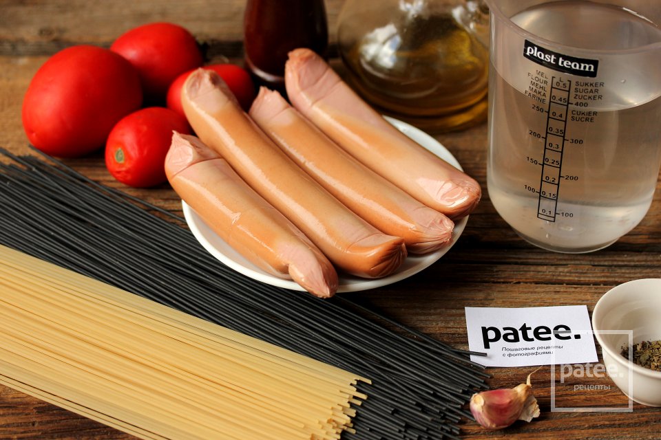 Сосиски со спагетти Осьминожки на Хэллоуин - Шаг 1