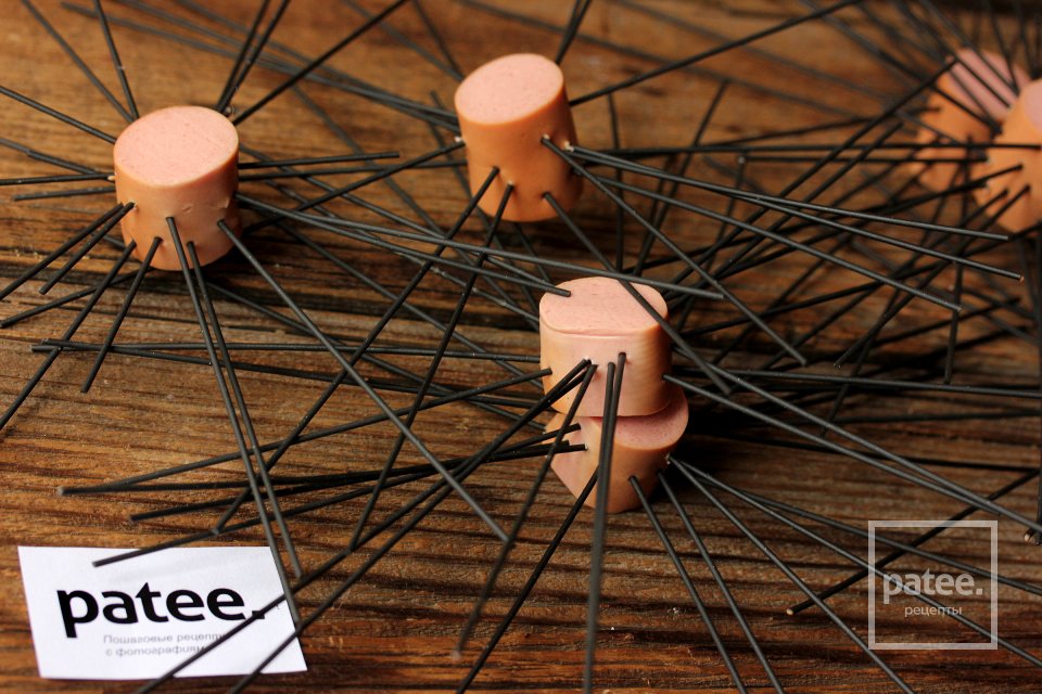 Сосиски со спагетти Осьминожки на Хэллоуин - Шаг 6