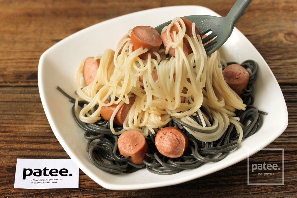 Сосиски со спагетти Осьминожки на Хэллоуин - Шаг 11