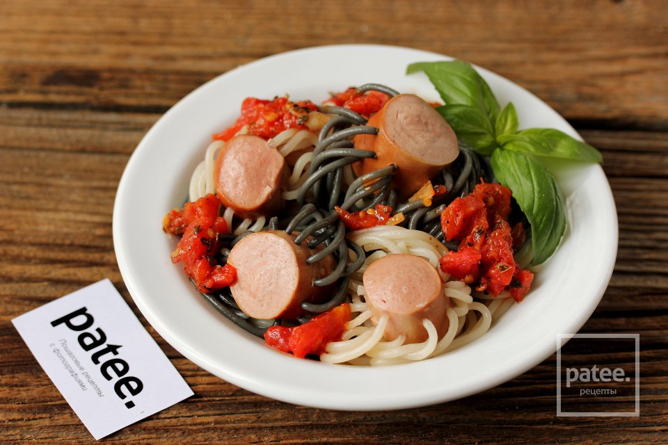 Сосиски со спагетти Осьминожки на Хэллоуин - Шаг 12