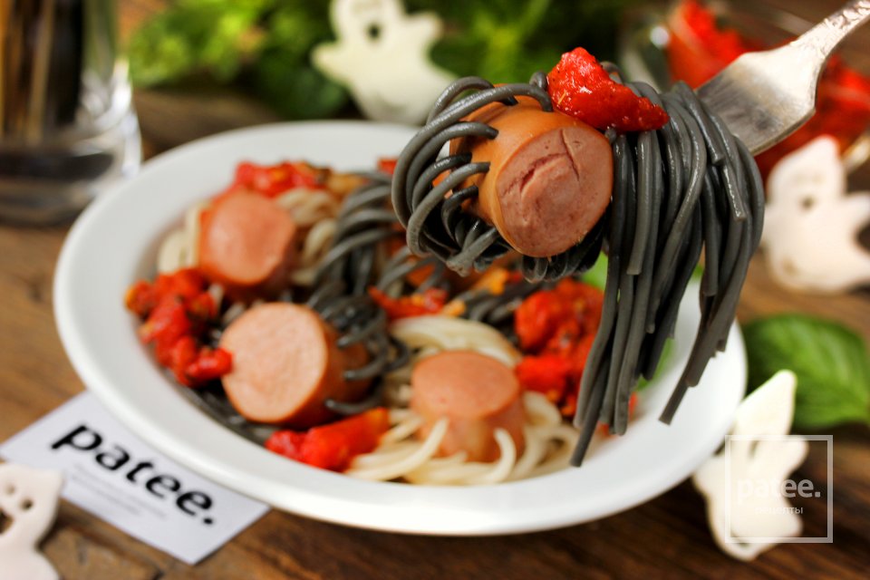 Сосиски со спагетти Осьминожки на Хэллоуин - Шаг 14