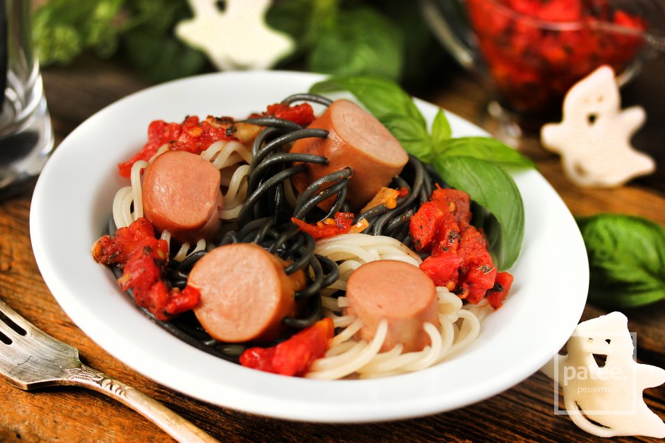 Сосиски со спагетти Осьминожки на Хэллоуин - Шаг 15