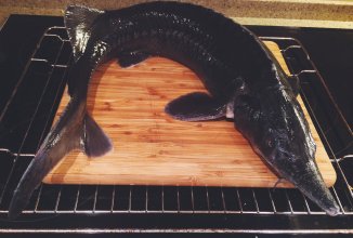 Запеченный в духовке осетр