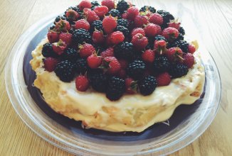 Шарлотка с Ягодной горкой